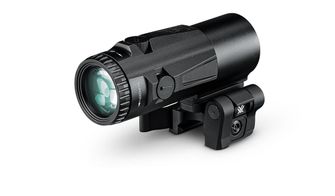 Modulo di ingrandimento Vortex Optics davanti all&#039;ingranditore Micro 6X