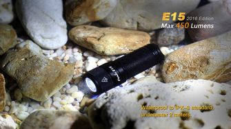 Fenix torcia LED E15 XP-G2, 450 lumen